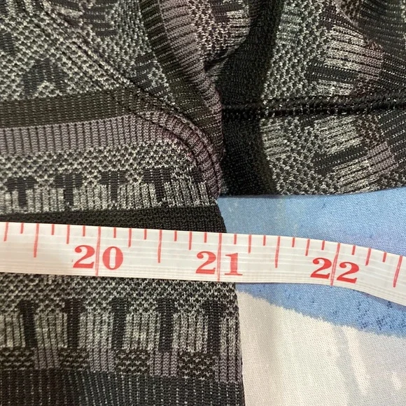 Lululemon pullover - Picture 5 of 7